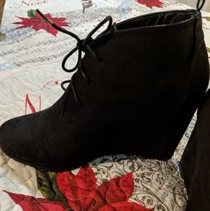 Black Wedge Booties (10M)